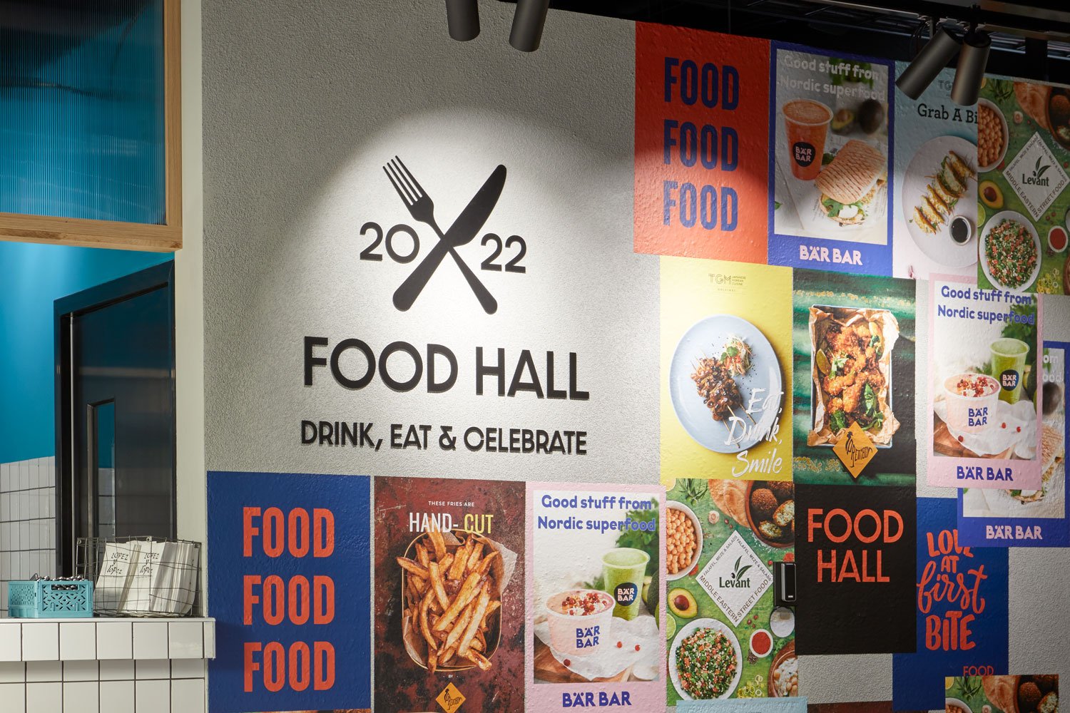 Grano tuotti opastekylttejä sekä julisteseiniä Food Halliin.