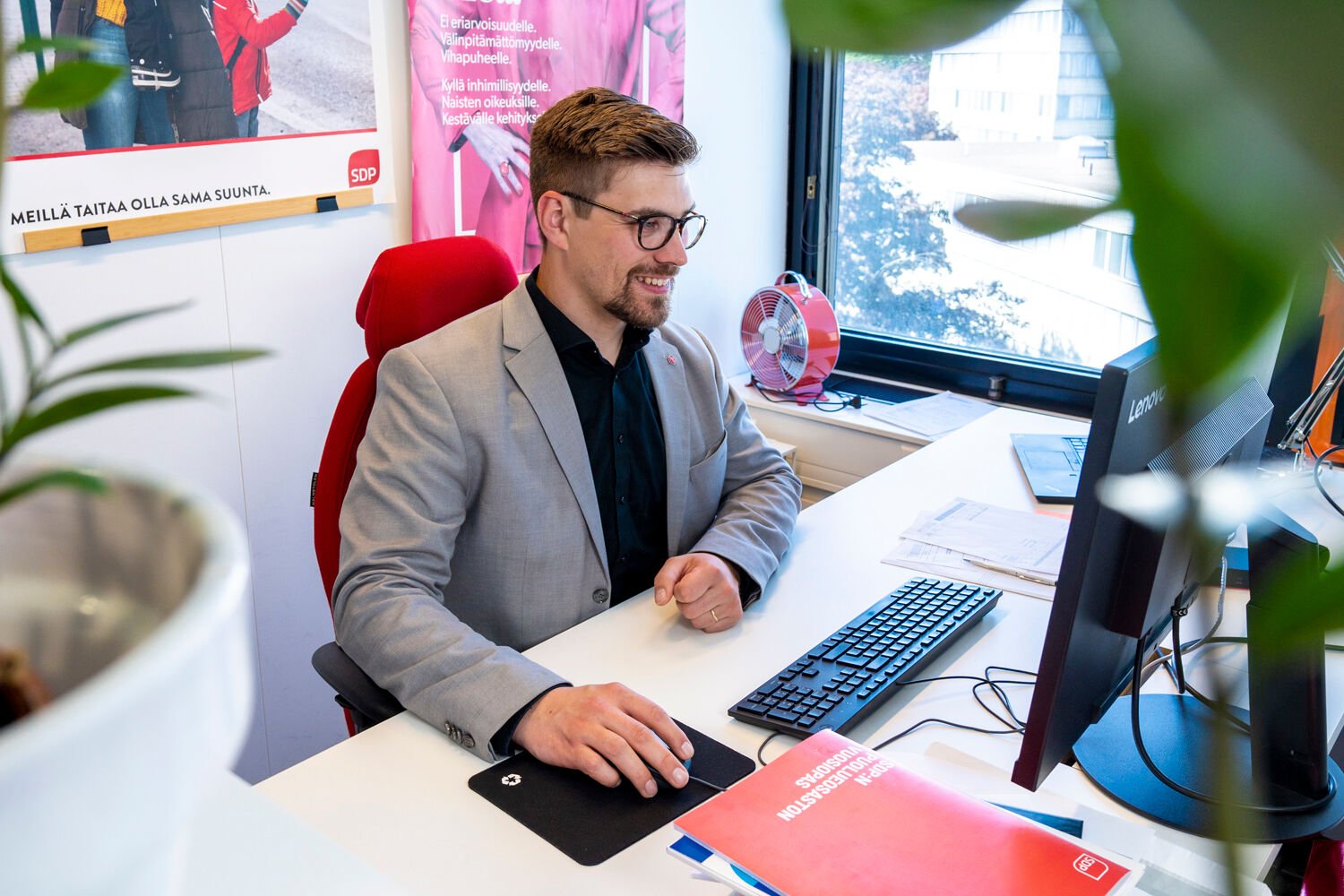 SDP automatiserade produktionen av sina valaffischer med hjälp av EMMi Datacloud