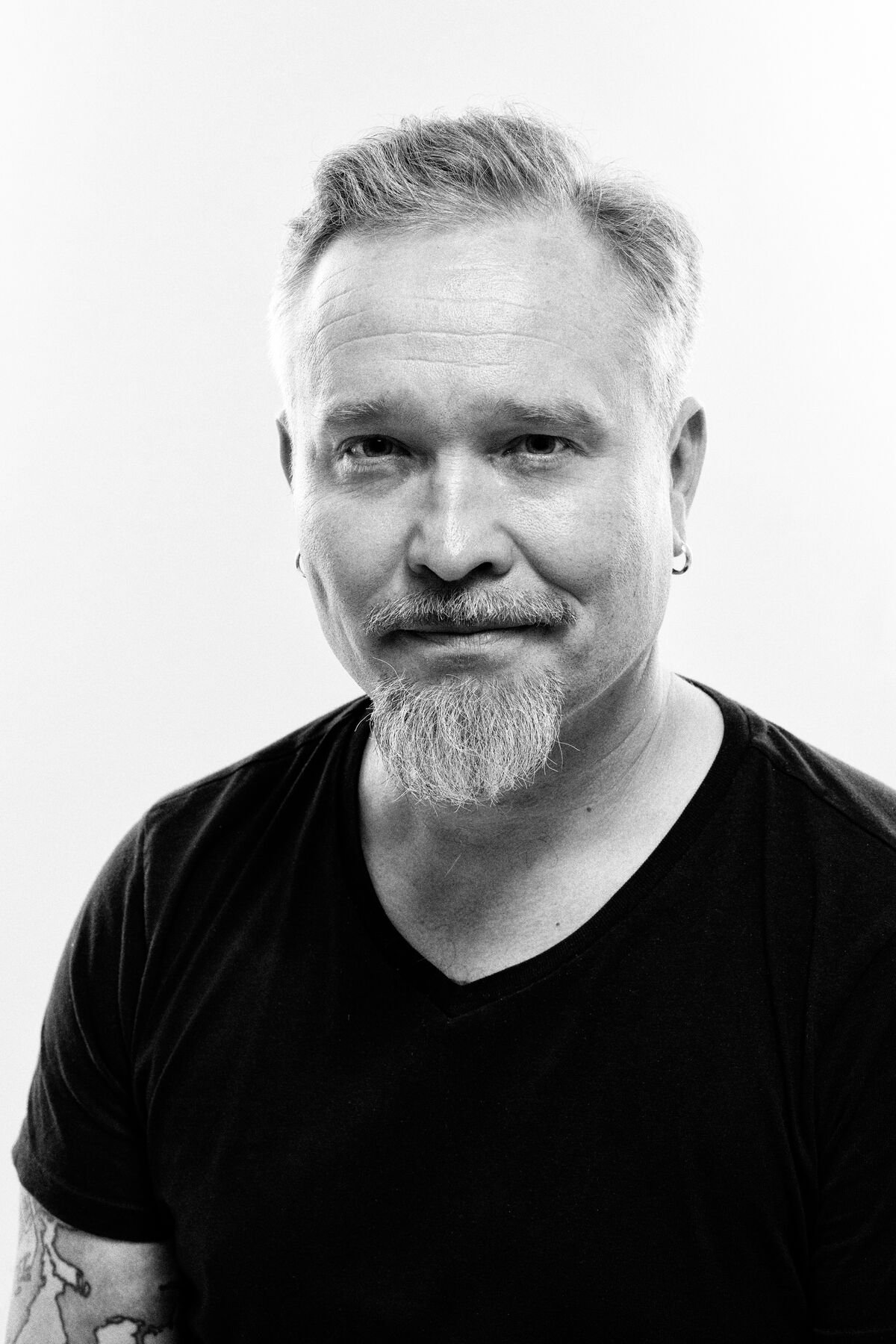 AAPA Furniture -designhuonekalut suunnitellut designer Mikko Paakkanen