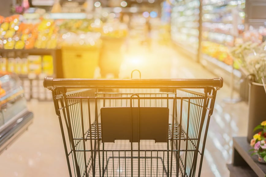 POS-materiaalit herättävät asiakkaan huomion kaupan hyllyllä.
