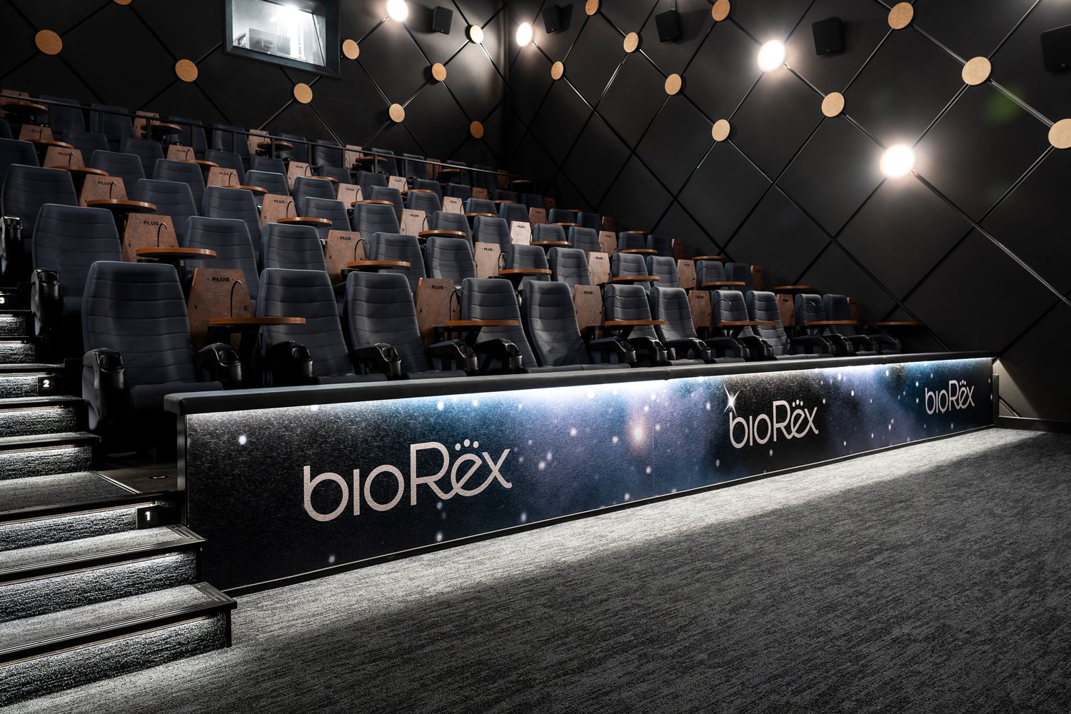 BioRex käyttää kaikissa teatterisaleissaan tähtikuvioista tapetointia, joko istuinpaikkojen etuosassa tai joissakin saleissa myös salien seinissä.
